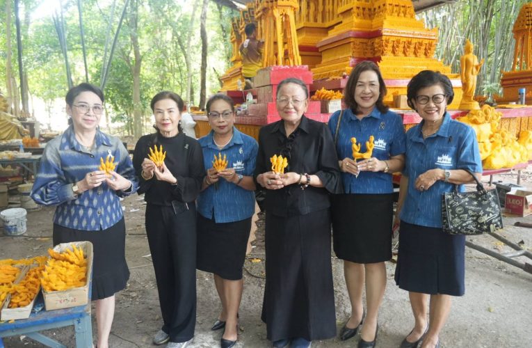 สกลนคร ส่องช่างฝีมือและชุมชนเร่งเนรมิตปราสาทผึ้งอย่างประณีตรับนักท่องเที่ยว