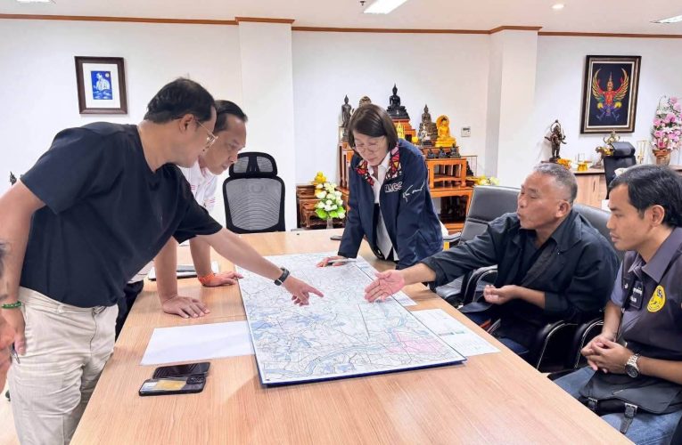 ผู้ว่าฯ ราชบุรี เรียกด่วนหน่วยงานชลประทาน ฝ่ายปกครอง และภาคประชาชน เร่งแก้ปัญหาน้ำท่วมขังพื้นที่อำเภอดำเนินสะดวก สั่งลดการรับน้ำพร้อมเร่งระบายออกคลองหลัก