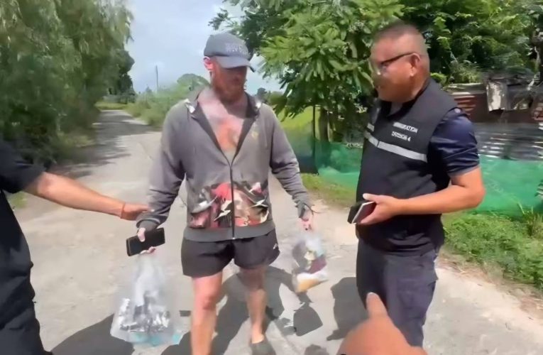 สุรินทร์-ตม.สุรินทร์ รวบชายชาวอังกฤษติดแบล็คลิสต์โอเวอร์สเตย์ ห้ามเข้า 10 ปี ลอบเข้าไทยทางช่องทางธรรมชาติมาหาลูกที่สุรินทร์
