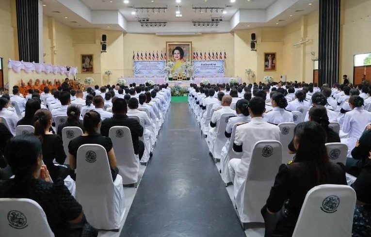 “ผู้ว่านราธิวาส” นำทุกหมู่เหล่าและประชาชน ร่วมประกอบพิธีเนื่องในวันคล้ายวันสวรรคต สมเด็จพระนางเจ้าสิริกิติ์ พระบรมราชินีนาถ พระบรมราชชนนีพันปีหลวง “แม่ของแผ่นดิน” ทรงบำเพ็ญพระราชกรณียกิจนานัปการ เพื่อพสกนิกรแดนใต้ตลอดพระชนม์ชีพ
