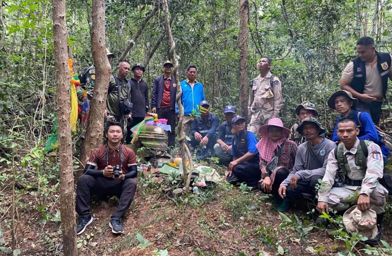 สุรินทร์-เปิดตำนานกลางป่าพนมดงรัก! พบซาก “ปราสาทดินแดง” โบราณสถานขอมซ่อนตัวกลางป่า เดินเท้าสำรวจระยะทาง 6 กม.