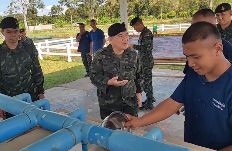 สุรินทร์-ผู้ทรงคุณวุฒิพิเศษกองทัพบก ตรวจเยี่ยมโครงการทหารพันธุ์ดี ศูนย์ผลิตพันธุ์ปลาพระราชทาน จังหวัดสุรินทร์