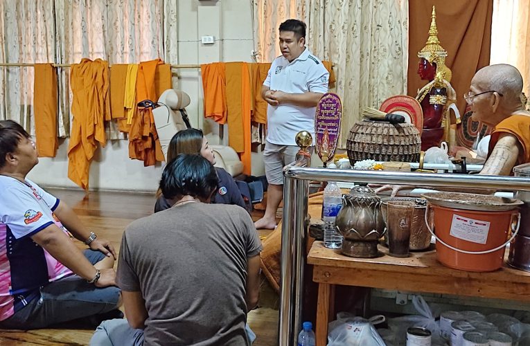 สุพรรณบุรีเตือนภัย2หญิงมหาภัยหลอกเอาเงินพระเกจิดังอายุ105ปีเมืองสุพรรณ
