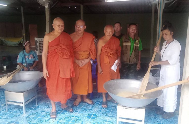 กาญจนบุรี อำเภอด่านมะขามเตี้ยร่วมกับประธานสภาวัฒนธรรมนายกอบต.สืบสานประเพณีสารทเดือนสิบวัดท่าเสด็จ