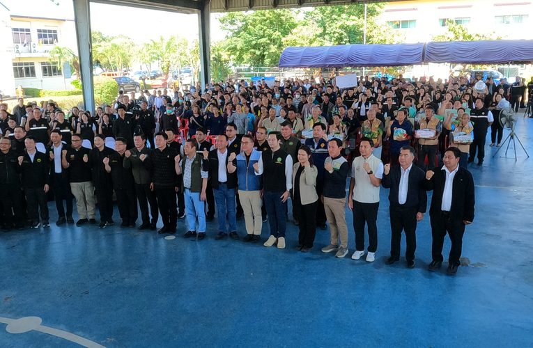 รัฐมนตรีว่าการกระทรวงเกษตรและสหกรณ์ ลงพื้นที่ จ.พิษณุโลก ติดตามสถานการณ์น้ำพื้นที่ลุ่มต่ำ รับทราบปัญหาพร้อมแนวทางแก้ไข น้ำท่วมซ้ำซากในพื้นที่ทุ่งทะเลแก้ว – ทุ่งสาน และเขื่อนนเรศวร กำชับกรมชลประทานเร่งแก้ปัญหาในภาพรวมทั้งประเทศ ให้เกษตรกรและประชาชนโดยเร็วที่สุด