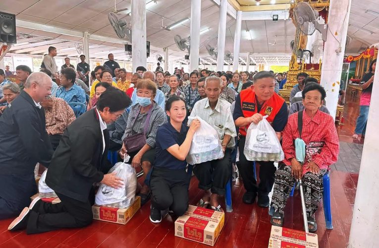 สุพรรณบุรีพ่อมืองสุพรรณประสานหน่วยงานติดตามสถานการณ์น้ำท่วม