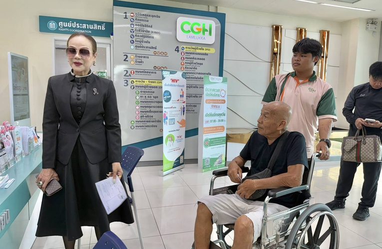 ปทุมธานี ผอ.ฟ้า นำลุงโยธินอดีตนักแสดงสมทบ ตรวจเอกซเรย์สุขภาพอย่างละเอียดหลังพบเคยป่วยอาการสโตรก