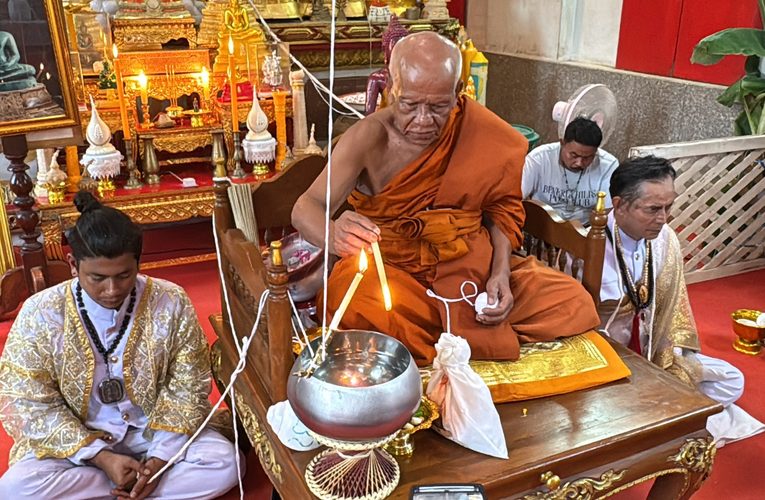 หลวงพ่อรัตน์สร้างพระปิดตามหาเสน่ห์ชืีอเก๋ รุ่นห้ามจน รายได้ซ่อมแซมวัดป่าหวาย