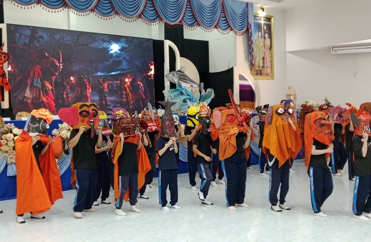 ประเพณีแห่ผีตาหลก หนึ่งเดียวในโลก ของอำเภอท่าปลา จังหวัดอุตรดิตถ์