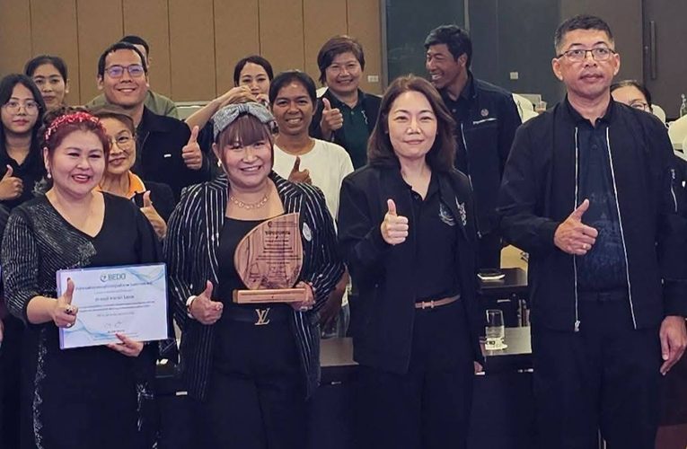 ปราณบุรีคาบาน่ารีสอร์ท รับโล่รางวัลสถานประกอบการท่องเที่ยวร่วมขับเคลื่อนการท่องเที่ยวยั่งยืนบนฐานความหลากหลายทางชีวภาพ