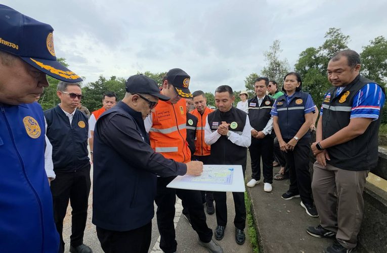 ‘มท.3’ ลงพื้นที่ อ.แกลง เยี่ยมผู้ประสบอุทกภัย ดันแผนดึงงบ 7,000 ล้าน สู้ศึกน้ำท่วมระยองระยะยาว